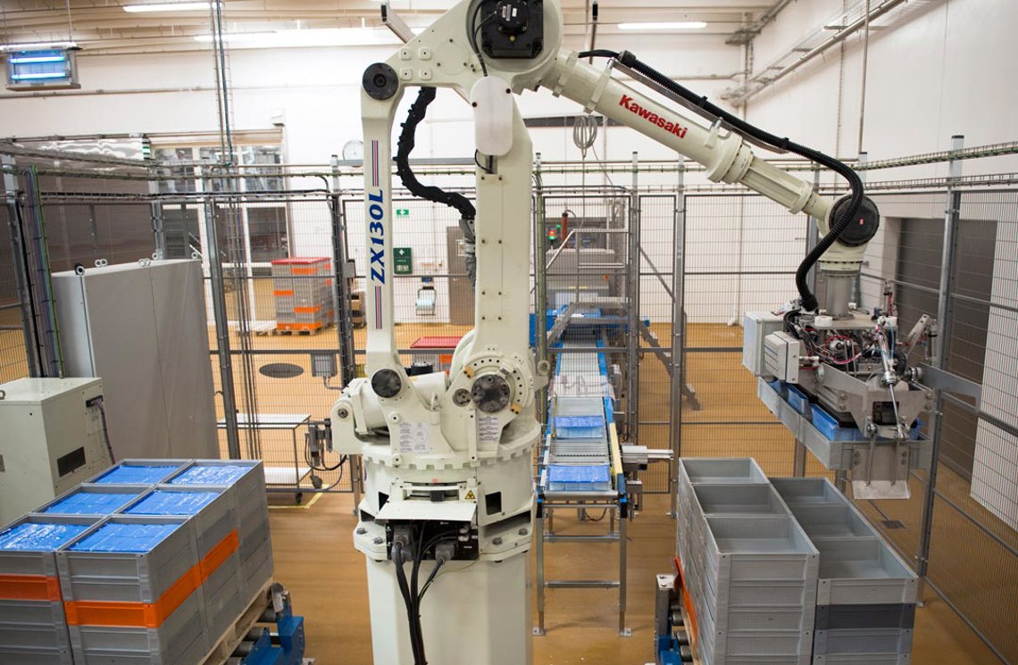 Kawasaki robotcelle med trykløs akkumulering hos Arla Branderup