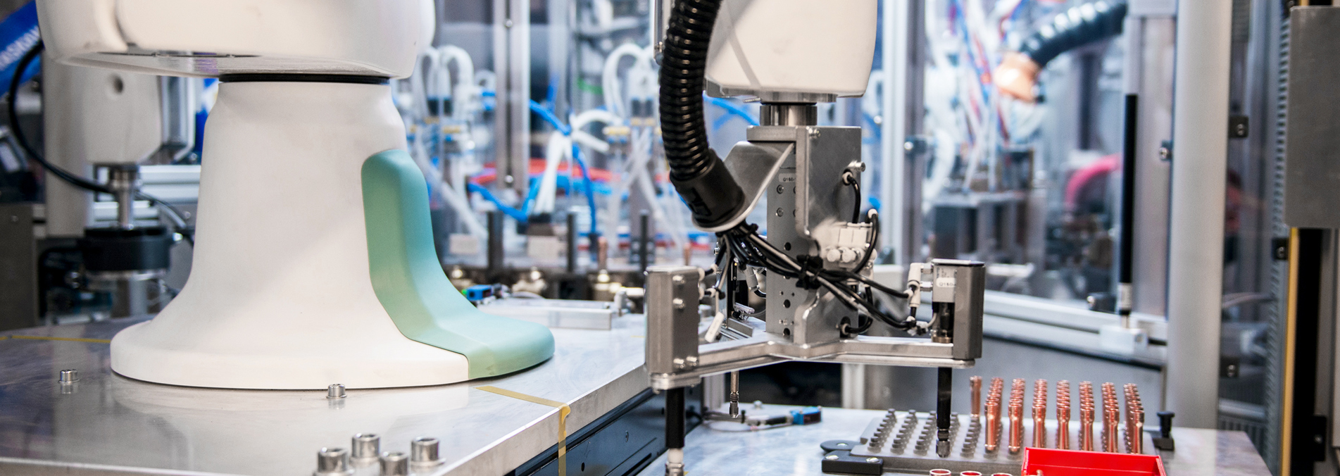 Toarmet duAro-robot fra Kawasaki i produktionen hos Danfoss