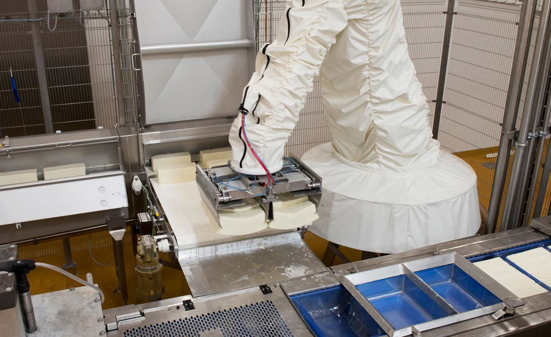 Pakning af mozzarella med kawasaki hos Arla Branderup