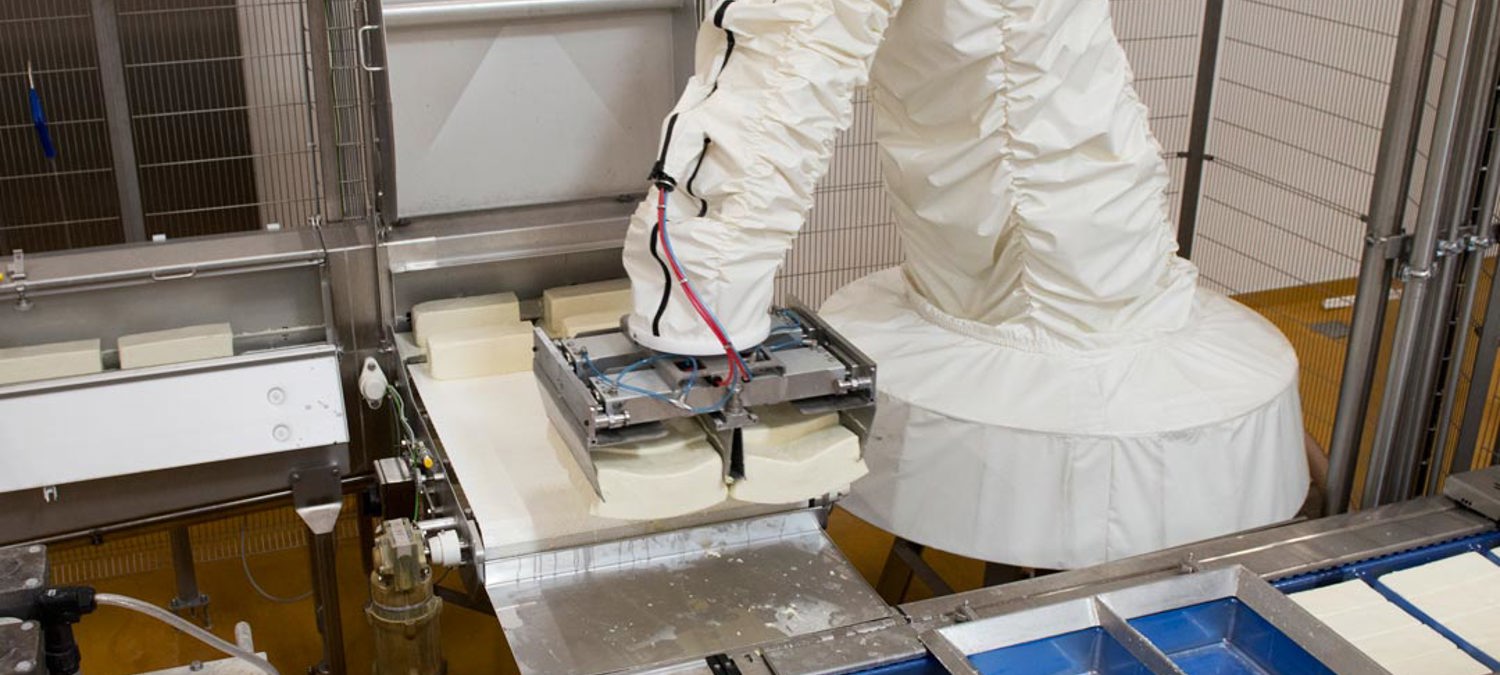 Pakning af mozzarella med kawasaki hos Arla Branderup