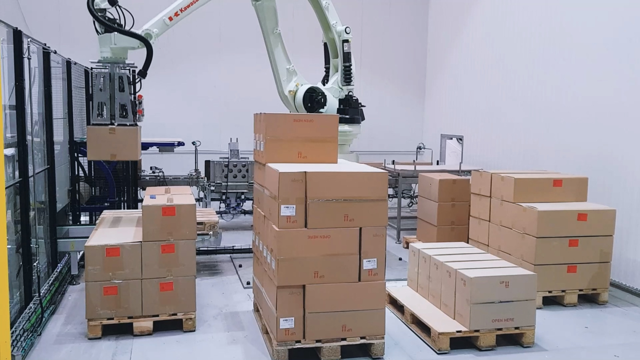 Palleteringsanlæg med kawasaki robot hos Crispy Food