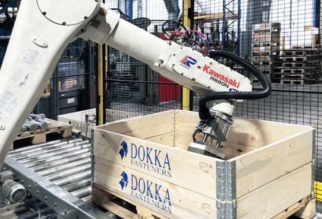 Kawasaki-robotter til galvaniseringsanlæg i boltproduktionen hos Dokka Fasteners