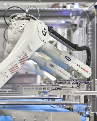 Række af kawasaki industrirobotter