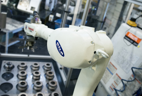 Robotcelle til maskinbetjening hos Hydrema