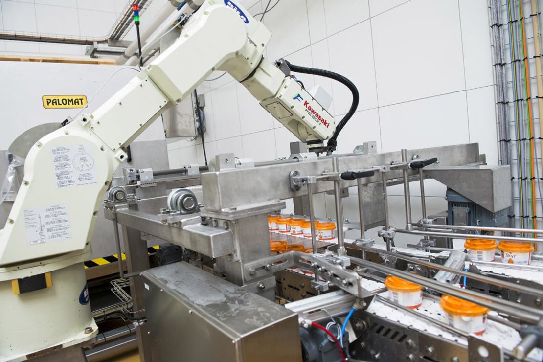 Pakning og palletering med Kawasaki industrirobotter