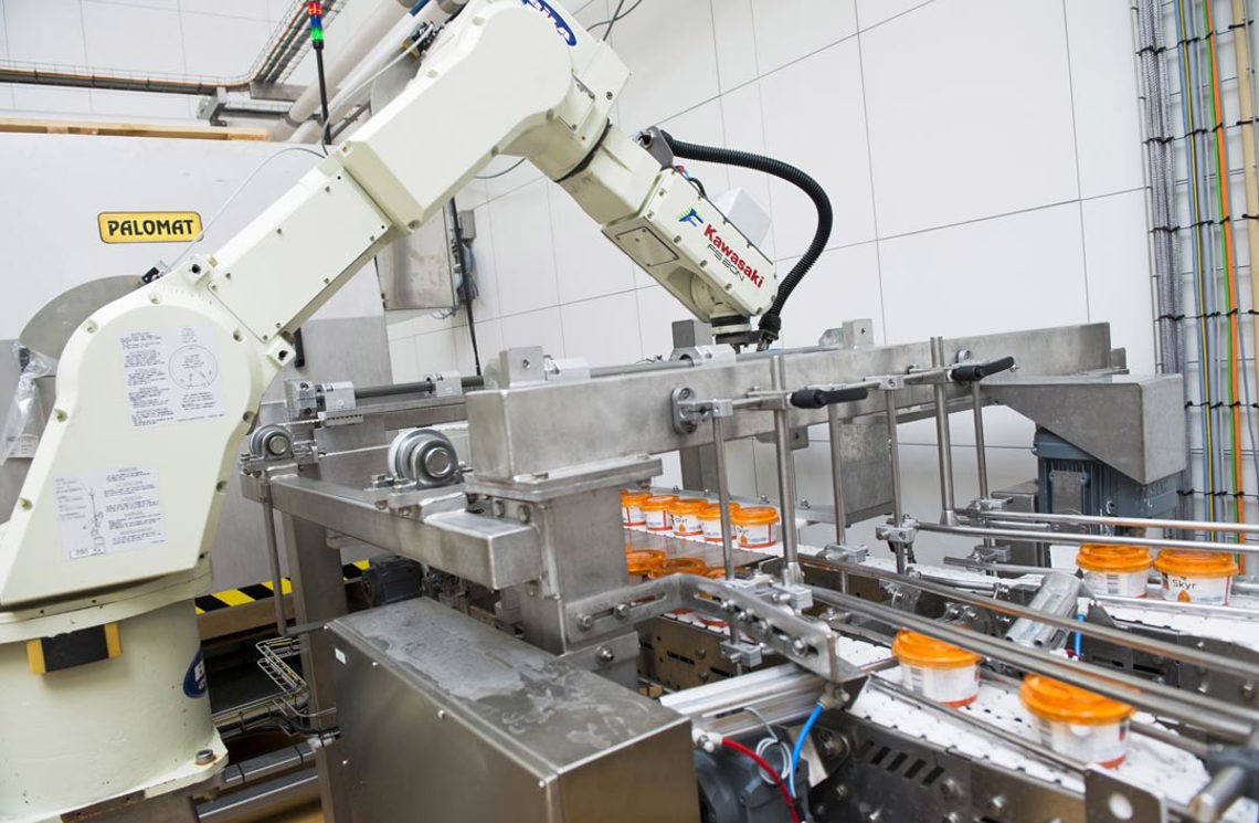 Pakning og palletering med Kawasaki industrirobotter