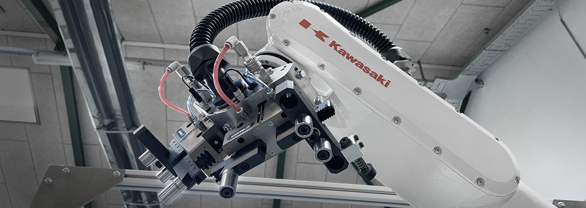 Kawasaki robot til maskinbetjening