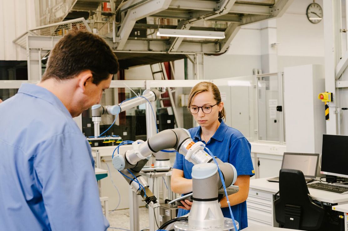 Ur3e robot fra Universal Robots i produktionen hos Siemens