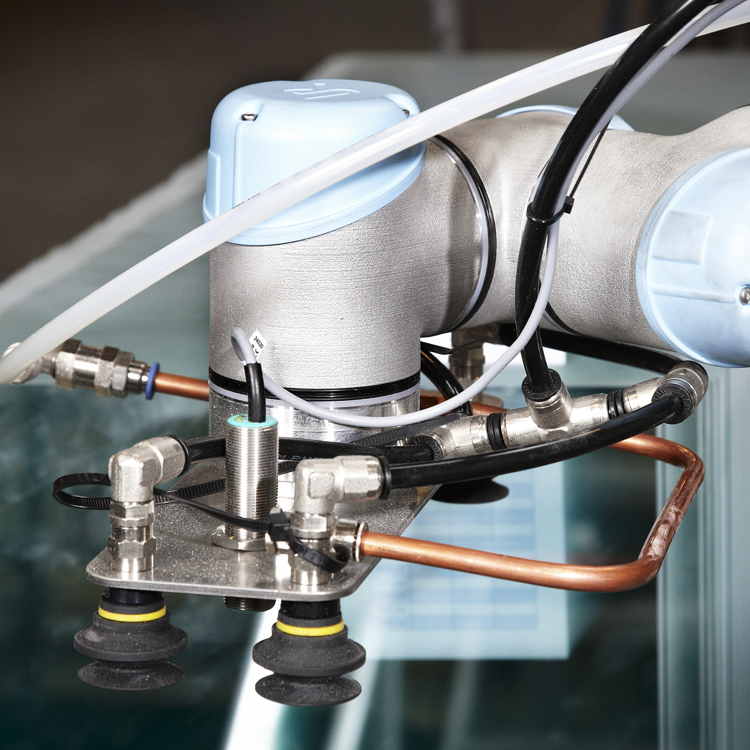 UR robotarm med sugekopgriber