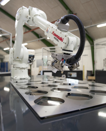 RoboPower - Robot til Maskinbetjening