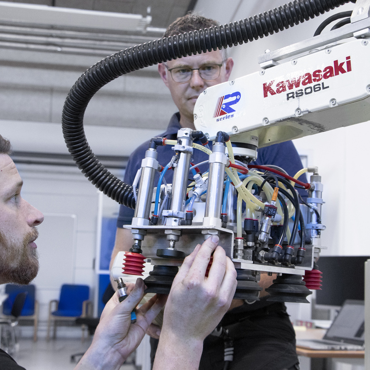 Service på en kawasakirobot