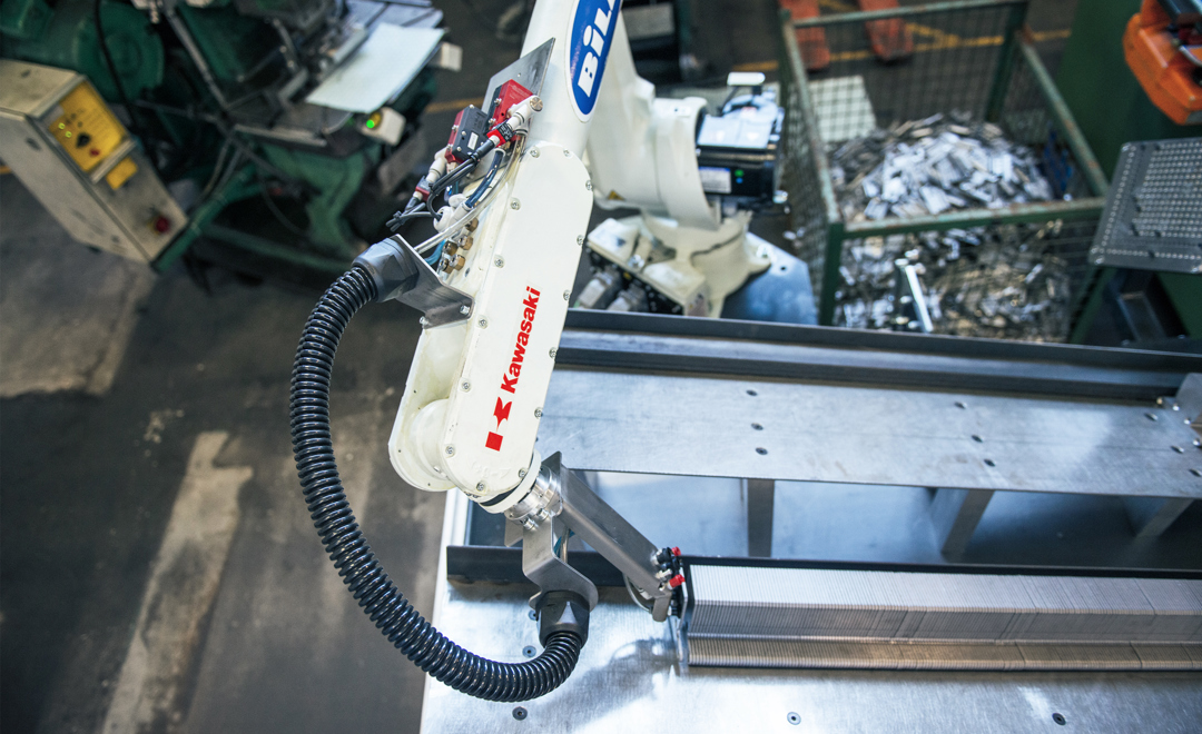 Robotcelle til stansemaskiner hos PN