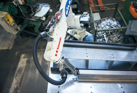 Robotcelle til stansemaskiner hos PN